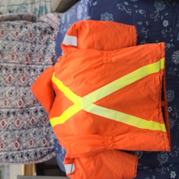 Reflective jacket with hood - Picture 3 of 5